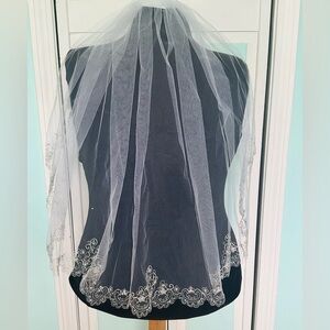 Elegant White Lace Bridal Veil